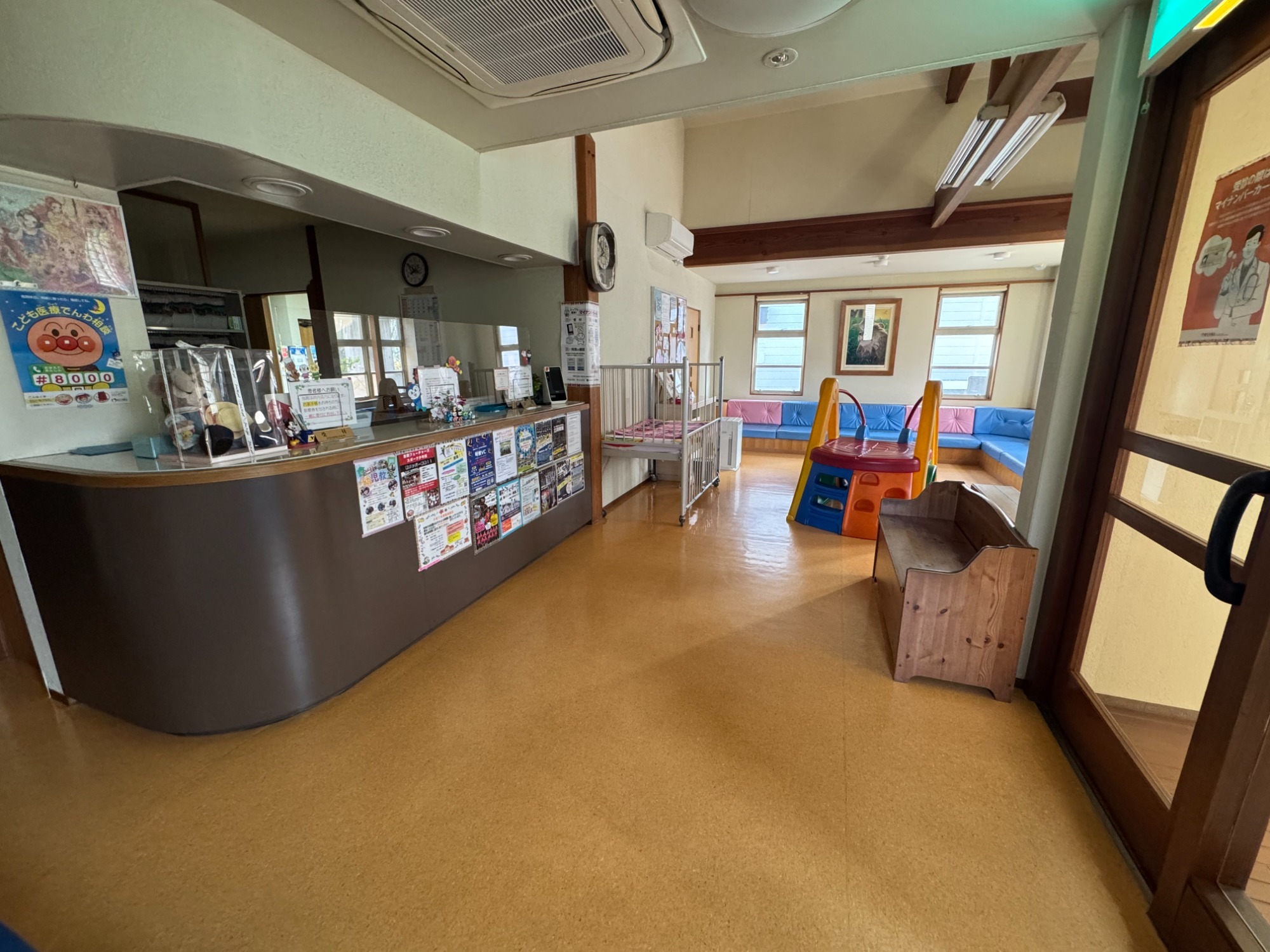  なんば小児科医院　待合室
