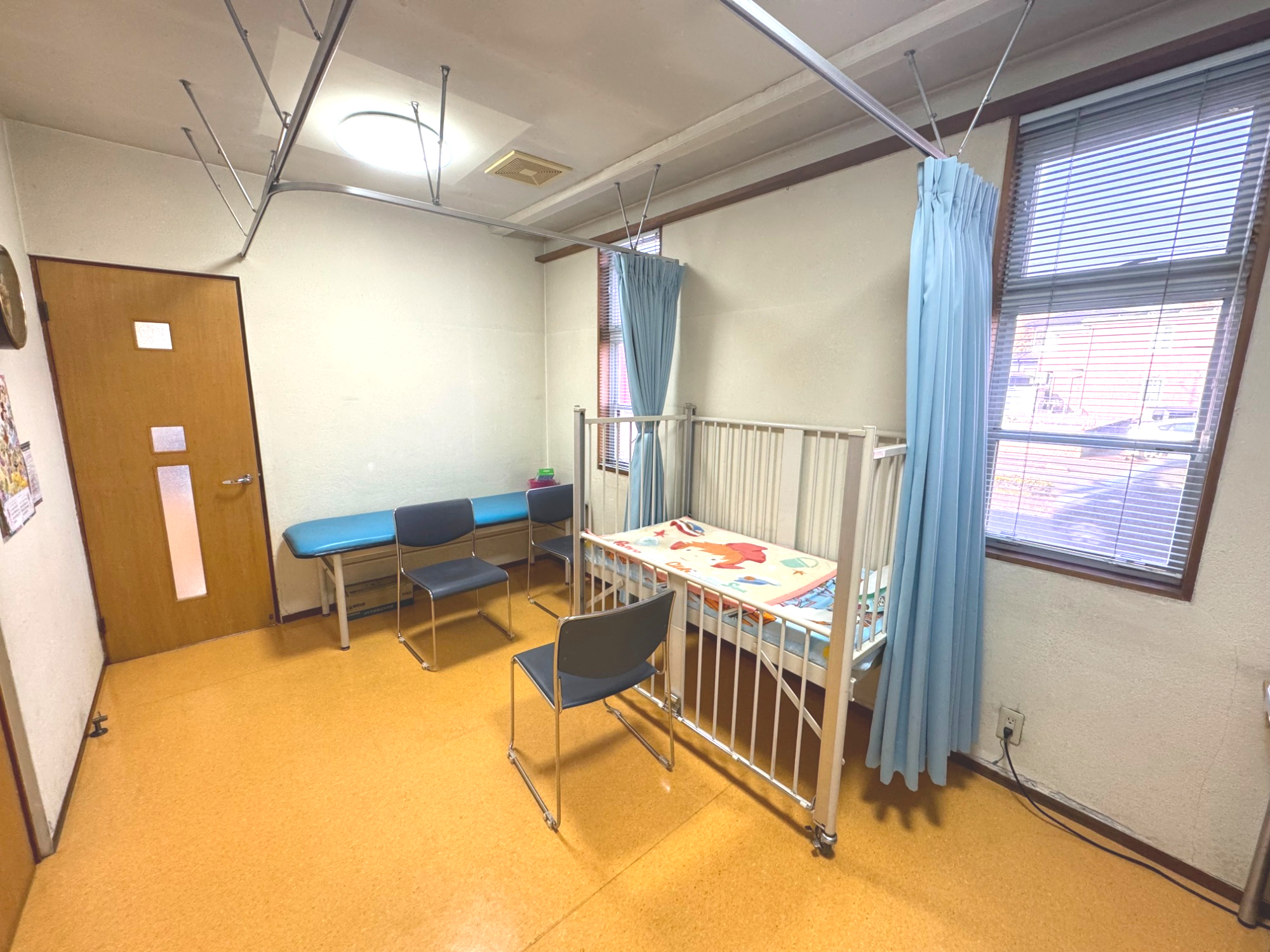  なんば小児科医院　処置室